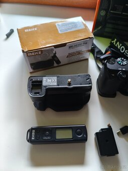 Sony A6400 s battery gripem REZERVACE + objektivy - 3