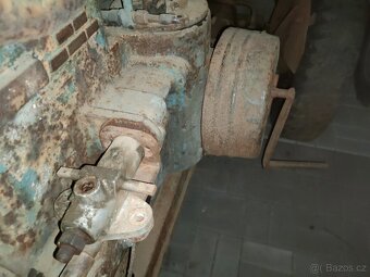 Traktor Svoboda - mezikus pro montáž čerpadla - 3