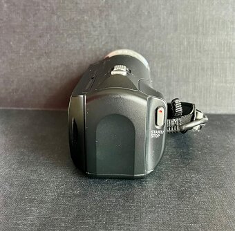 Videokamera Sony HDR-PJ240 s projektorem - 3