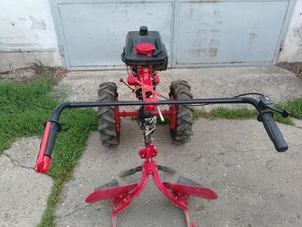Vari malotraktor,motor Jikov,držáky,závaží,pluh, těleso - 3