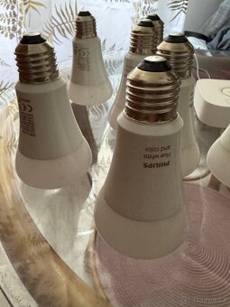 Philips Hue bridge + 7 Color 10W E27 - 3