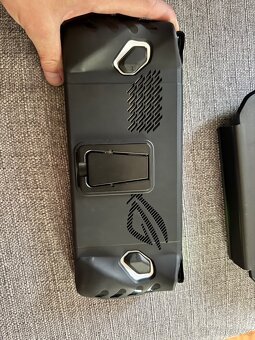 Rog Ally z1 Extreme - 3