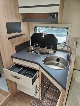 obytný polointegrovany vůz Giottiline Siena 395 pro 5 os. - 3