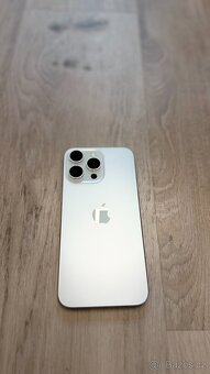 iPhone 15 Pro Max 512 GB – bílý titan - 3