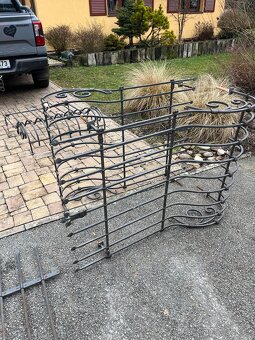 Okenní mříže + držáky pod květináče - 3