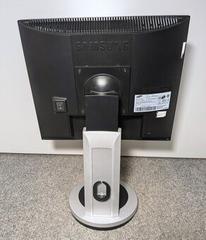 Monitor Samsung SyncMaster 710T - 3