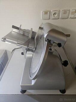 Nářezový stroj Beckers BKL250 - 3