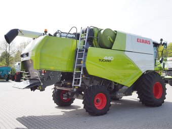 CLAAS Tucano 440 + V680 - 3