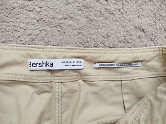 Kalhoty zn.Bershka vel.36 ( béžové ) - 3
