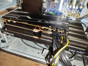 Grafická karta Intel ARC A750 8GB - 3