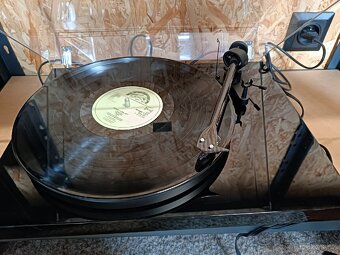 Gramofon Pro-ject - 3