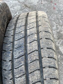 Pneu 205/65 R15 C na ráfkách Peugeot Partner, vzorek 8mm - 3