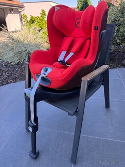 Autosedačka Cybex Sirona Z i-size + základna - 3