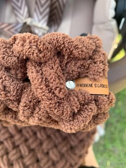 Ručně dělaná nepadací puffy deka na sportovní kočárek - 3