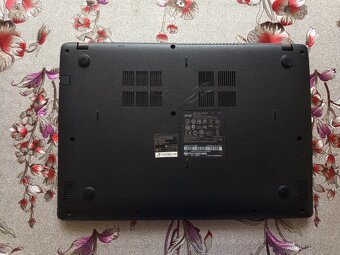 Acer Aspire v13 model: v3-371-385f na náhradní díly. - 3