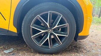 225/55/18 Yokohama Advan - 3