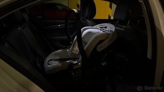 Thule Maple Light Grey + ISOFIX základna Thule Alfi - 3