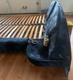 Manželská postel s nočními stolky - 3