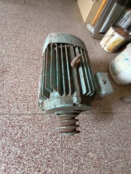 Prodám starý elektromotor - 3