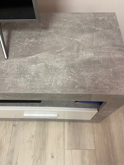 Televizní stolek - 3