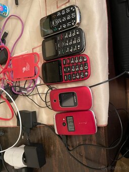 Mobily tlačítkové nejen pro seniory - 3