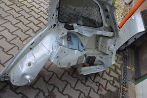 Dveře zadní blatník sklo kufru kufr Octavia III krátká combi - 3