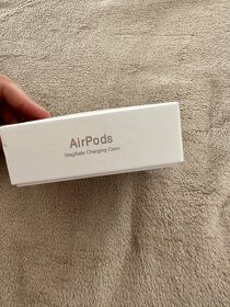 Sluchátka Apple AirPods 2021 >1/1 - 3