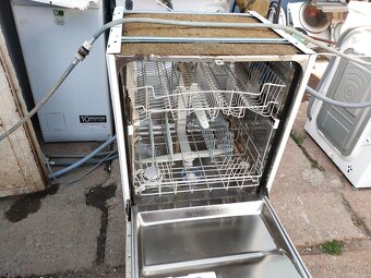Prodám funkční myčku značky Whirlpool o šíři 60 cm--DOVEZU-- - 3