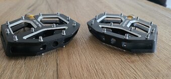 Pedály Shimano SAINT PD-M828 - 3