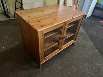 Hezká dřevěná TV komoda IKEA LEKSVIK - 3