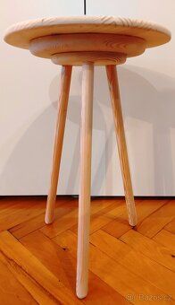 Květinový stolek na trojnožce.,, - 3