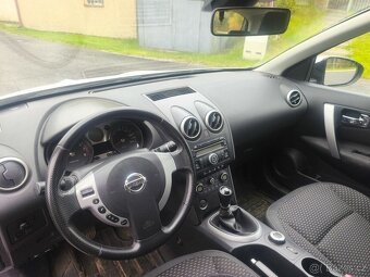 Qashqai Nissan Manual 4x4 Šedá Perleť - 3