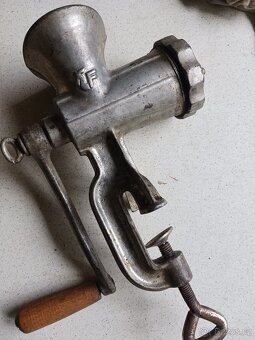 RUČNÍ MLÝNEK  a různé náhradní díly na strojky - 3