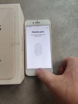 Apple iPhone 8 - 3