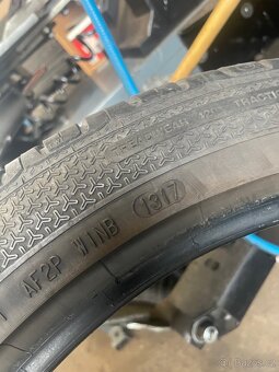 245/40/R18 - 3