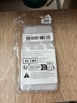 iPhone 16e 128GB Black - 3