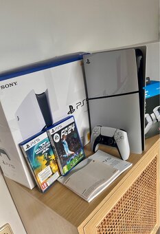 PS5 Slim 1TB s mechanikou, příslušenství, záruka, top stav - 3