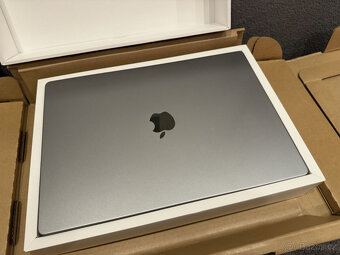 MacBook Pro 16 2021, M1 Max, 10jádrový procesor, 24jádrová g - 3