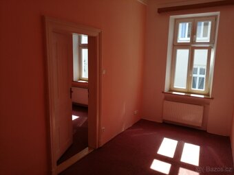 Pronájem 2+1, ulice Dornych, centrum (u Vaňkovky), 60 m2, ko - 3