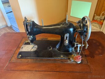 Šicí stroj v super stavu - 3