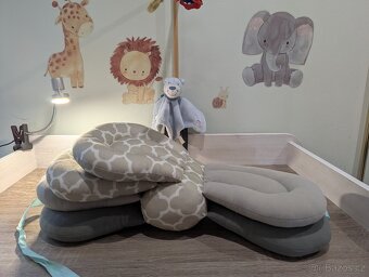 Nastavitelný kojicí polštář Tiibaby Elevate - 3