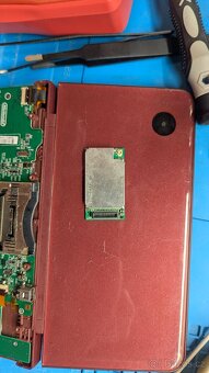 Nintendo DSi XL - na díly - 3