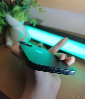 iPhone 15 - 128 GB - Plně funkční, výborný
Cena: [11000] 💰 - 3