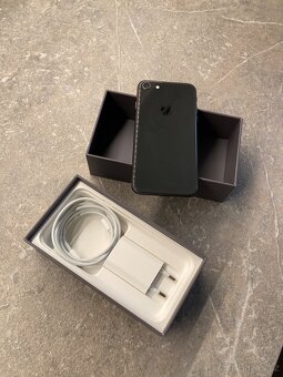 Apple iPhone 8 - 128GB - 3