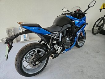 Suzuki GSX-8R_modrá perleť_rok 2025 - 3
