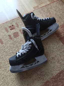 Lední brusle chlapecké CCM vel. 35 - 3