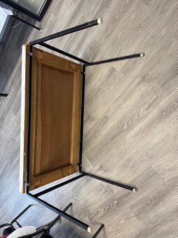 Dřevěný stůl k kovovou konstrukci - 3