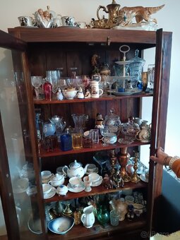 Celou pozůstalost včetně prosklené skříně 👍 - 3