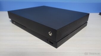 Xbox One X 1TB - 3