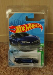 HOT WHEELS sth 3x top stav, TESLA, CORVETTE, VW - 3